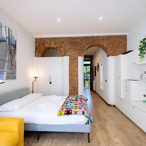 The Red Bricks - San Babila Area Appartement